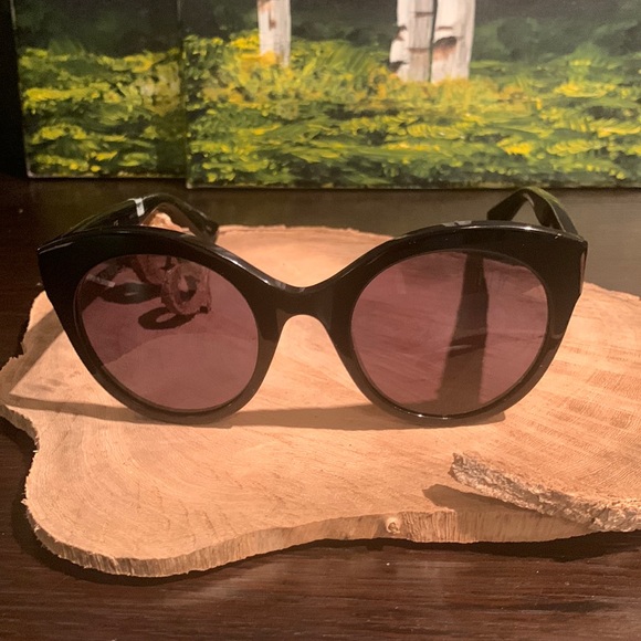 Women’s Gucci glasses